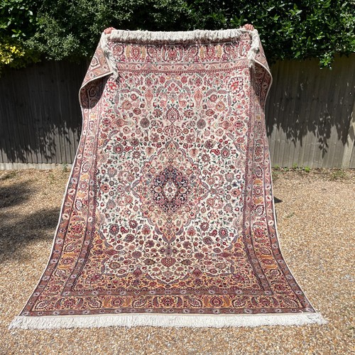 Large rug pale pattern - pale,