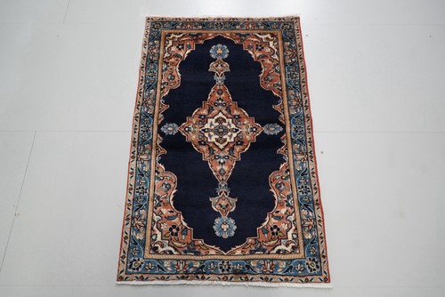 Vintage hand knotted - hand, wool