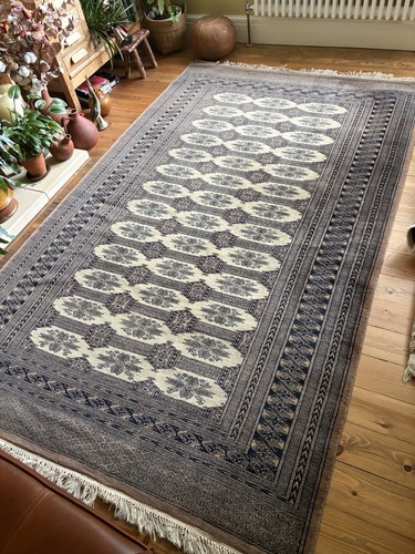 Vintage large hand - large, knotted