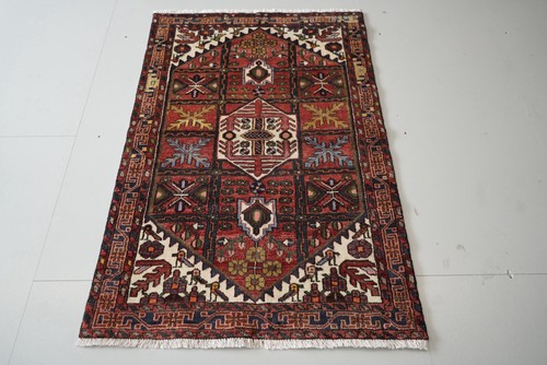 Vintage hand knotted wool - hand,
